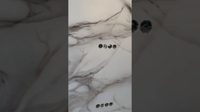 Акцентная стена в гостиной/Роспись аэрографом