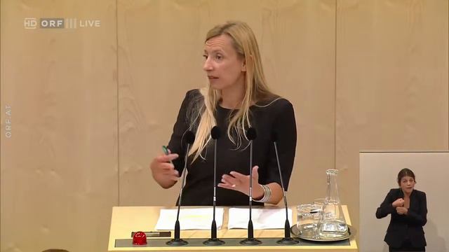 2018 06 14 005 Nationalratssitzung Frage Angela Fichtinger ÖVP Antwort Ministerin Bogner Strauß Ö смотреть онлайн