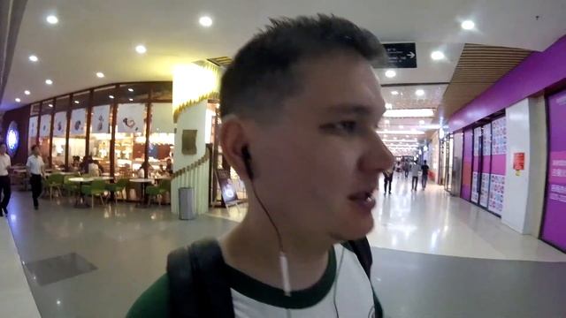 Центр Гуанчжоу. Богатый район. Улица клубов смотреть онлайн