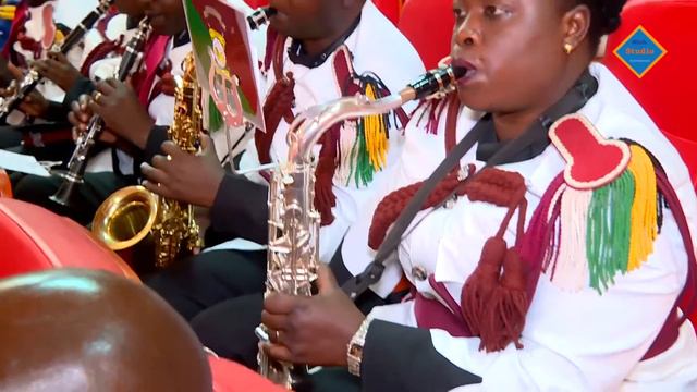PAPA LOLO -MOSE FANFAN PERFORMED BY THE KENYA ADMINISTRATION POLICE BAND смотреть онлайн