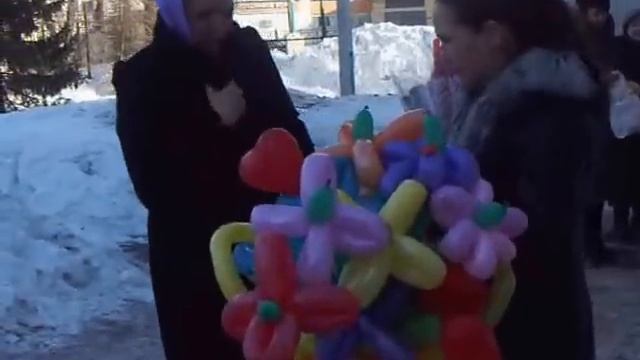 Вот так надо встречать жену с роддома. Сулейман часть I смотреть онлайн