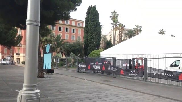 Севодня выдачя номеров учястникам триатлона IronMan в Ницце который будет эту же неделю 25 июня смотреть онлайн