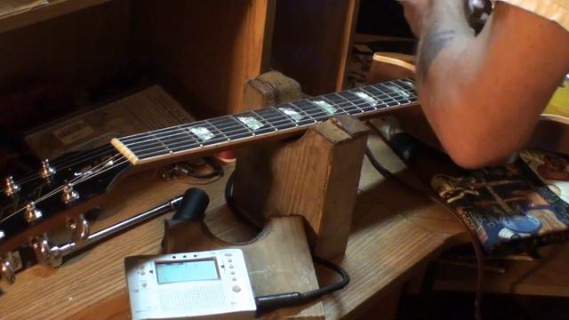 Gibson Les Paul set up and close look at ABR1 bridge saddles PART 2of2 смотреть онлайн