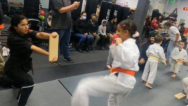Princess Roma Graduates to a Purple Belt in Karate and Breaks a Wooden Board with her Foot! смотреть онлайн