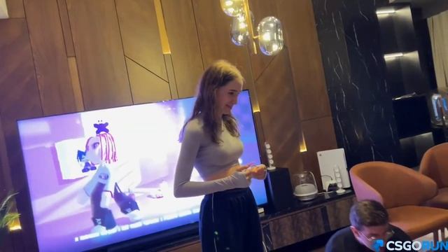 Вуман купила изогнутый монитор. Эвелон недоволен смотреть онлайн