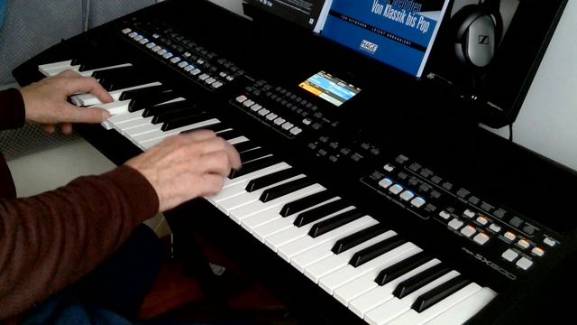 Waltz Medley (Strauss) cover by Henry, Yamaha PSR SX600 смотреть онлайн
