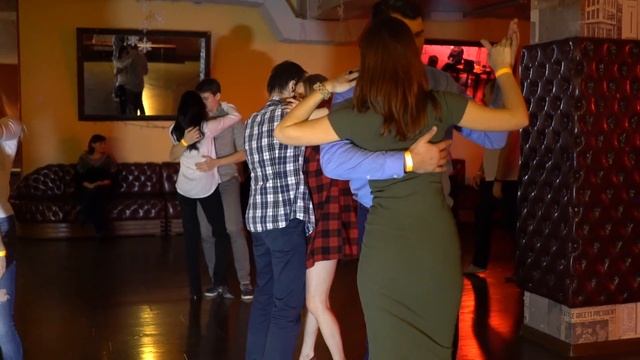 Вечеринки в Простых Движениях смотреть онлайн