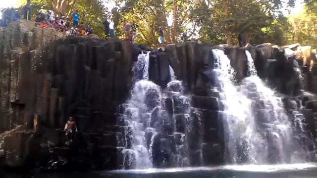 Maurtiitus - Cascade Leon & Rochecter Falls смотреть онлайн