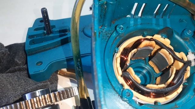 мини-пила Makita 36V запускается и сразу отключается смотреть онлайн