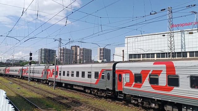 Электровоз ЭП1М-640 с поездом №542 Москва — Адлер. смотреть онлайн