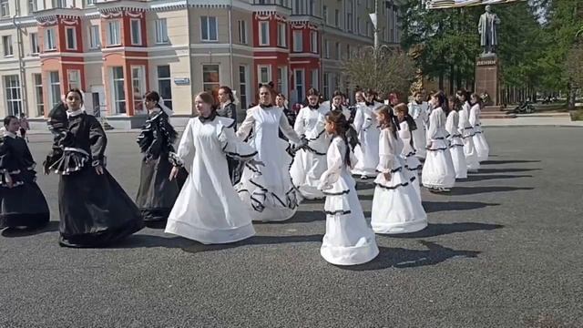 Майская прогулка в Североуральске / Новости Североуральска - www.proseverouralsk.ru смотреть онлайн