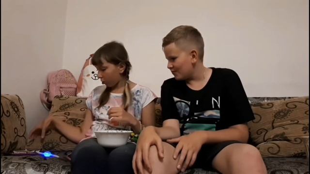 Пробуем конфеты "Гарри_Поттера" смотреть онлайн