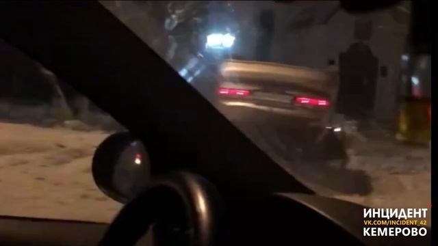 В Кемерове возле областной больницы перевернулась легковушка смотреть онлайн