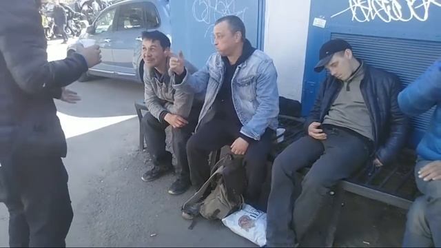 Как Живут Бомжи В Москве! Савеловский Вокзал смотреть онлайн