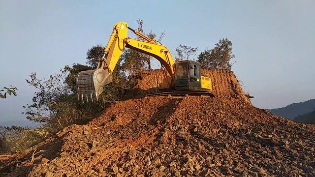 HYUNDAI 220Lc-7 working смотреть онлайн