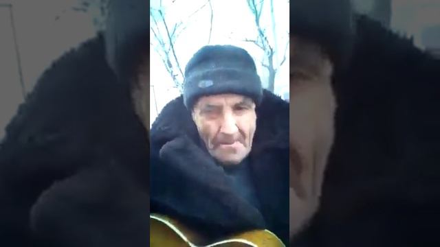 «Донецк бомбят безжалостно!» — поет полуслепой дедушка — один из символов смотреть онлайн