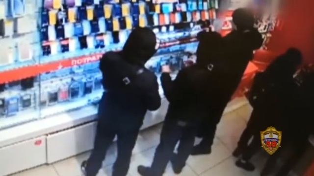 Московские полицеские задержали вора телефонов, похитившего гаджеты и муляж на 150 тысяч рублей смотреть онлайн