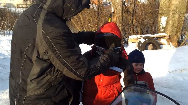 Леон на снегоходе за рулём смотреть онлайн