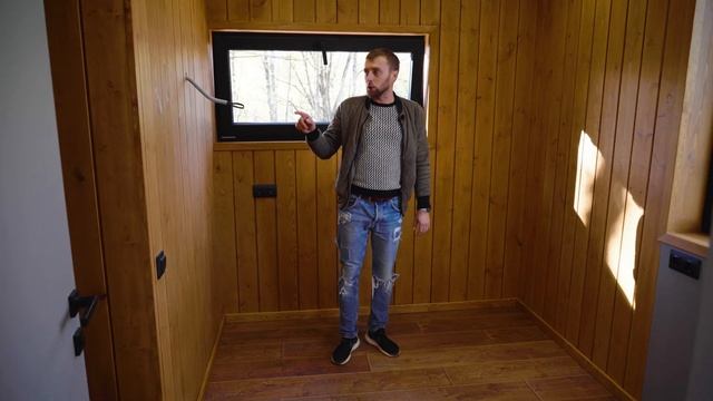 Стильный модульный дом с террасами и навесом/Просторная гостиная с панорамными окнами/Prefab/Рум-ту смотреть онлайн