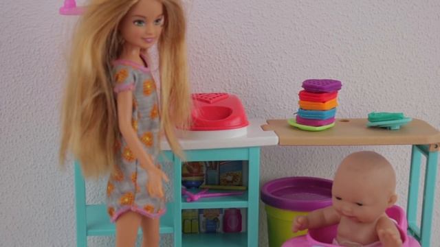 Малышка Маша mix знает как приготовить овощной суп Цветные вафли с кремом для детей смотреть онлайн