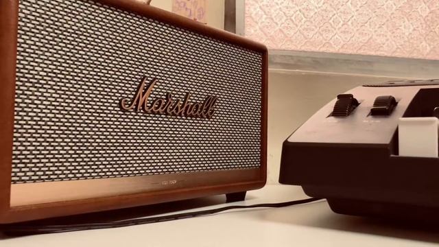 Marshall Acton II Bluetooth with Piano смотреть онлайн