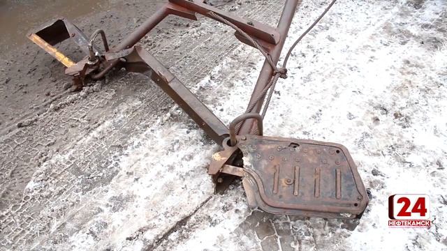 Грузовик без водителя протаранил здание смотреть онлайн