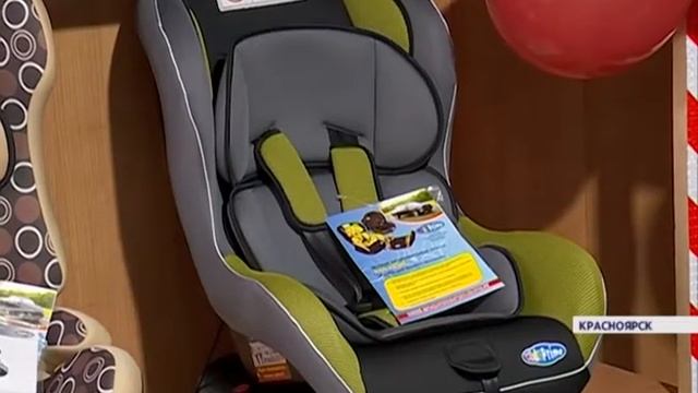 Сегодня в Красноярске открылся первый бесплатный пункт проката детских автокресел смотреть онлайн