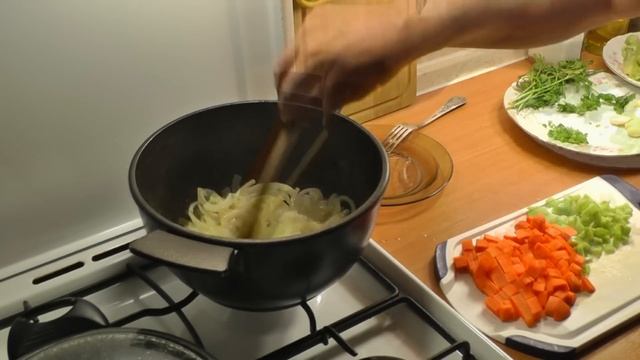 Овощное рагу с шампиньонами, кабачком, и молодым картофелем. Просто, очень вкусно! смотреть онлайн