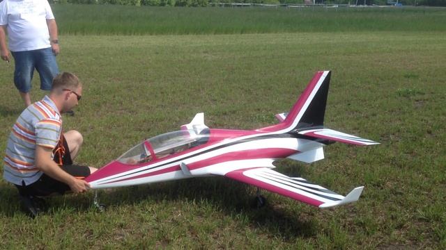 Запуск реактивной турбины модели самолета смотреть онлайн