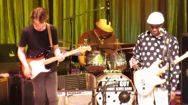 Buddy Guy & Quinn Sullivan - Strange Brew / Voodoo Chile / Sunshine of Your Love @ Westbury NY смотреть онлайн