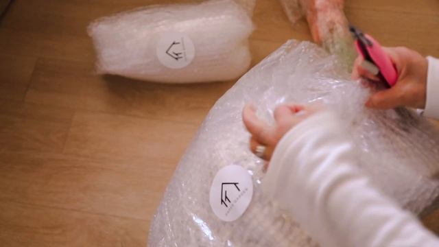 SUB) 집꾸미기2탄_새침대에서 뒹굴뒹굴 휴식하고 소품으로 셀프인테리어 |바네스데코 협찬 앤나이트원목침대| 소품샵_킴스콜렉트,페이퍼가든 смотреть онлайн