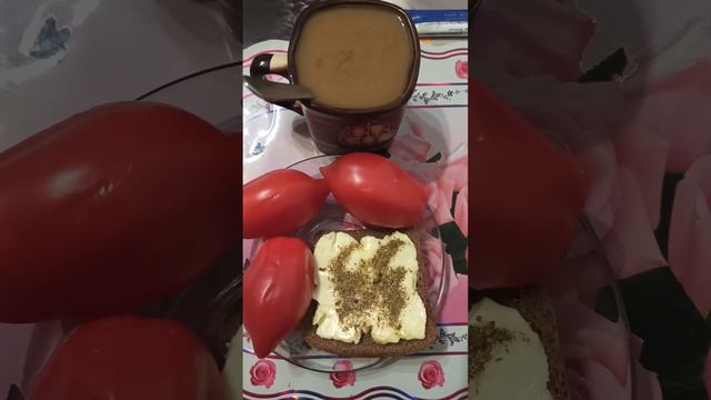 ПП ЗАВТРАК || ХЛЕБ С МАСЛОМ И ХМЕЛИ-СУНЕЛИ,ПОМИДОРЫ,КОФЕ || МНЕ ЕЩЕ НУЖНЫ СИЛЫ))) смотреть онлайн