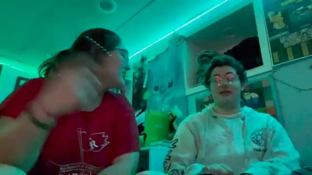 We React to THE BUTTON смотреть онлайн