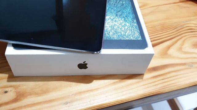 iPad Pro 10.5 Wifi 64GB Grey Ori Garansi смотреть онлайн