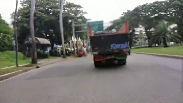 Aku Jadi Debt Collector Sadis смотреть онлайн