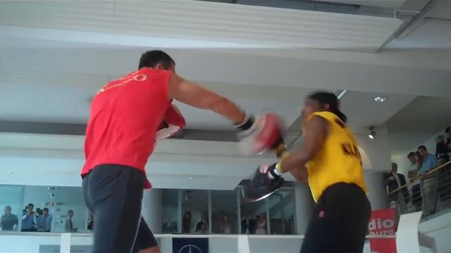 Wladimir Klitschko vs. David Haye: Public Heavyweight Box Workout - Hamburg смотреть онлайн