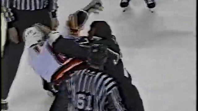 Aaron Downey Vs Peter Worrell 12.27.02 смотреть онлайн