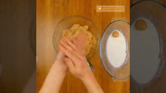Тефтели из куриного фарша под сыром со сливками.. смотреть онлайн