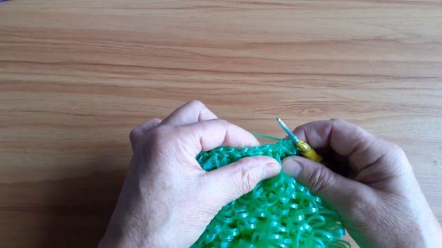 Два способа вязания вытянутых петель в мочалке. смотреть онлайн