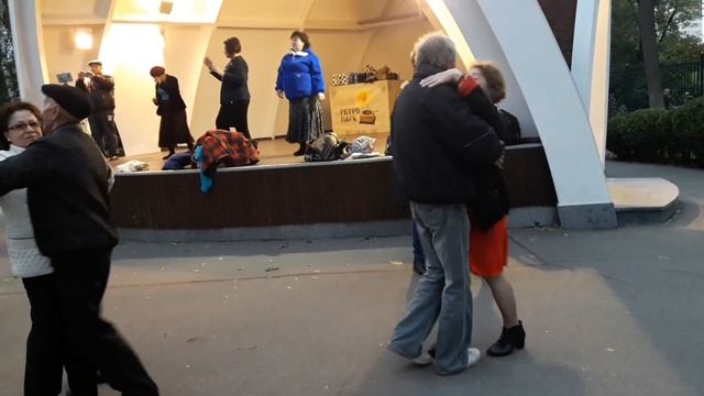 Моя любимая и нежная!!!??Танцы в парке Горького!!!??Харьков смотреть онлайн