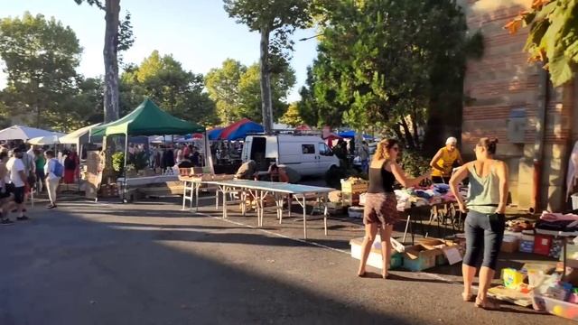 Как люди продают на улице. Vide Grenier. Франция смотреть онлайн