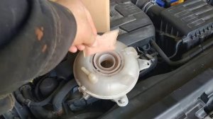 Шкода Октавия 1.8 замена расширительного бачка.