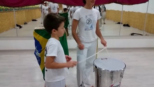 Escola Banto de Capoeira no Samba Reggae ! смотреть онлайн