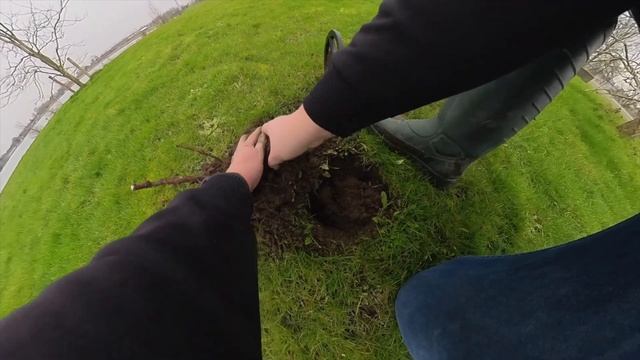 is DIT de BESTE BUDGET METAALDETECTOR? IK neem je MEE op een JACHT met de 1ST SWING! #metaaldetecti смотреть онлайн