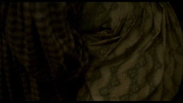 Mary (Kate Winslet) and Charlotte (Saoirse Ronan) make love - Ammonite (2020)