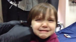 Прокололи девочкам уши. Почти не больно )