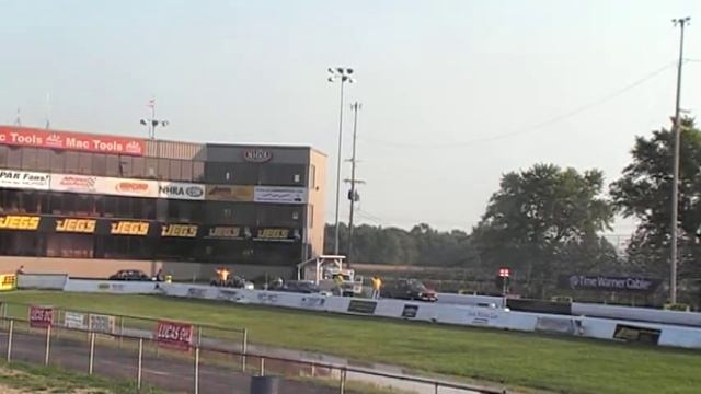 Quick Black Ford Thunderbird 1/4 mile drag pass смотреть онлайн