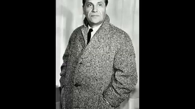 Марк Бернес   На площади красной