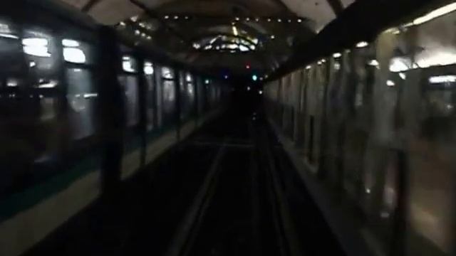 Поезд едет сам по себе смотреть онлайн