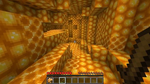 Minecraft But I'm INSIDE a BEE HIVE смотреть онлайн